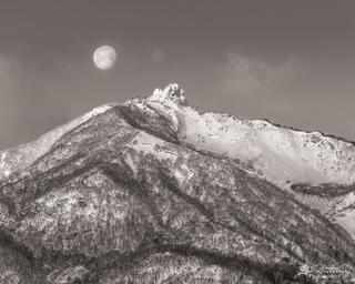 Full Moon over Mt Eniwa