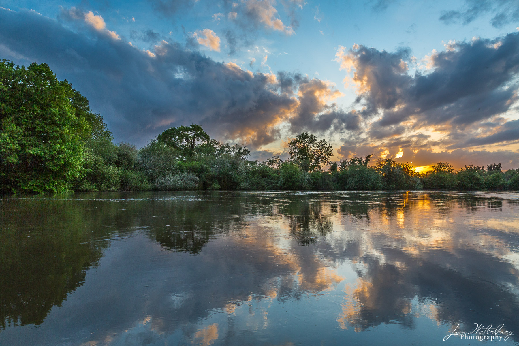View of the Seine at sunset, from the Moulin de Connelles, Normandy